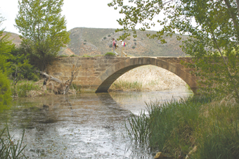 Puente Morisca sobre el Gallo en Castilnuevo
