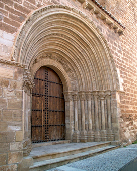 Puerta de Santiago en la Iglesia de San Salvador de Cifuentes