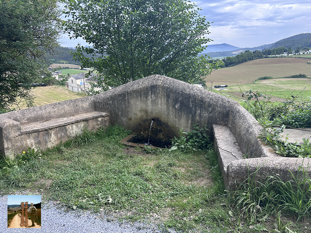 En el camino encontramos algunas fuentes En el camino encontramos algunas fuentes