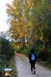 Senderista camino del Hundido de Armallones